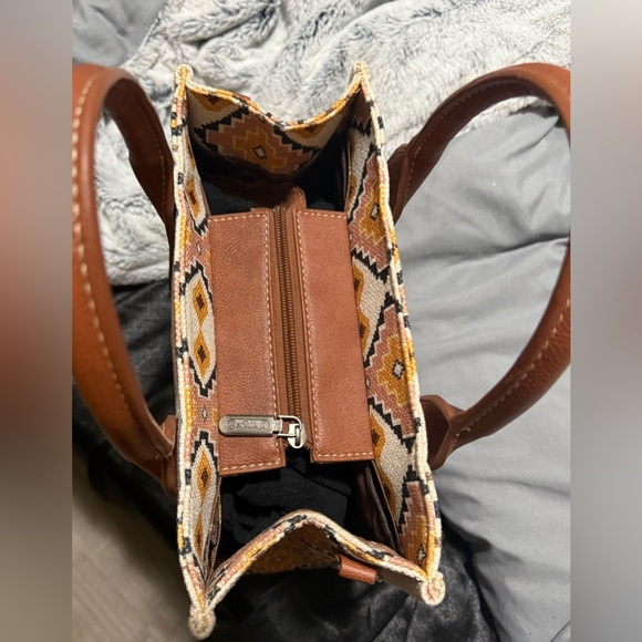 Wrangler Western Boho Aztec Tote Bag | Crossbody Shoulder Bag WG2202-8120SCF - Picture 4 of 5